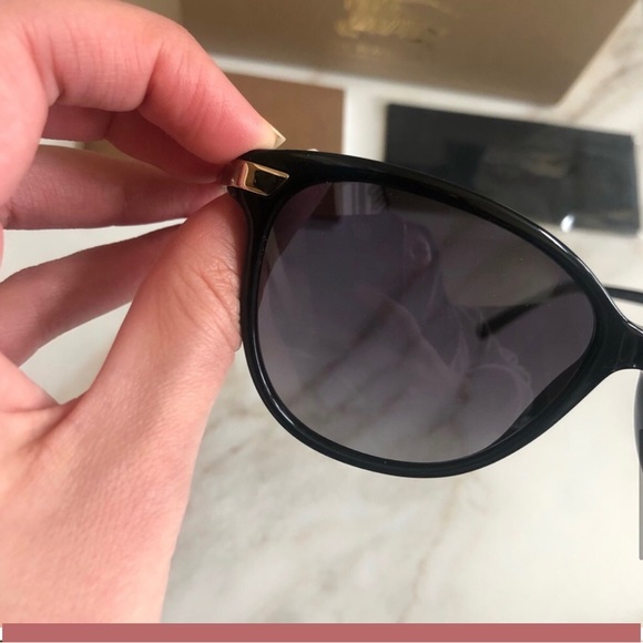 🔥NEW BURBERRY SUNGLASSES 🔥 - Picture 11 of 12